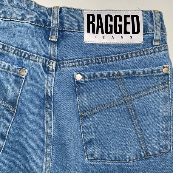 THE RAGGED PRIEST RAW HEM LIGHT WASH MOM JEANS - Picture 11 of 11